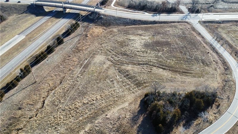 Hedge Lane Ter, Shawnee, KS 66226