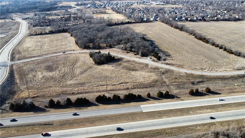 6001 Hedge Lane Ter, Shawnee, KS 66226