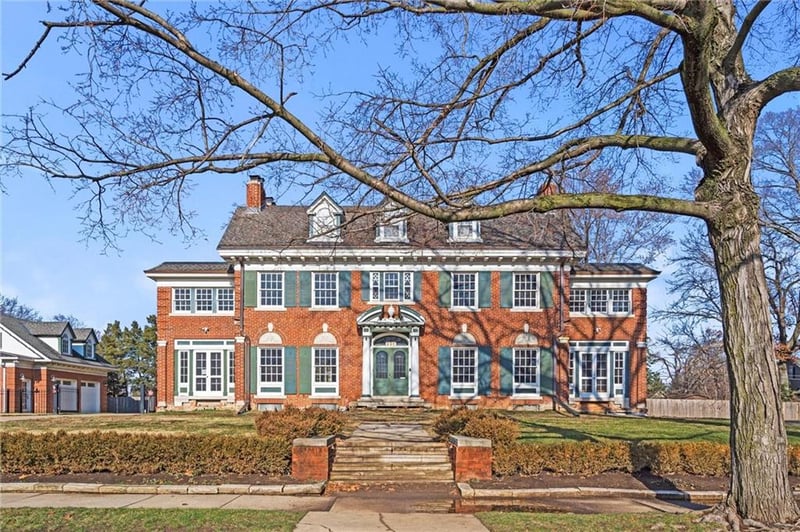 236 W 54th St, Kansas City, MO 64112
