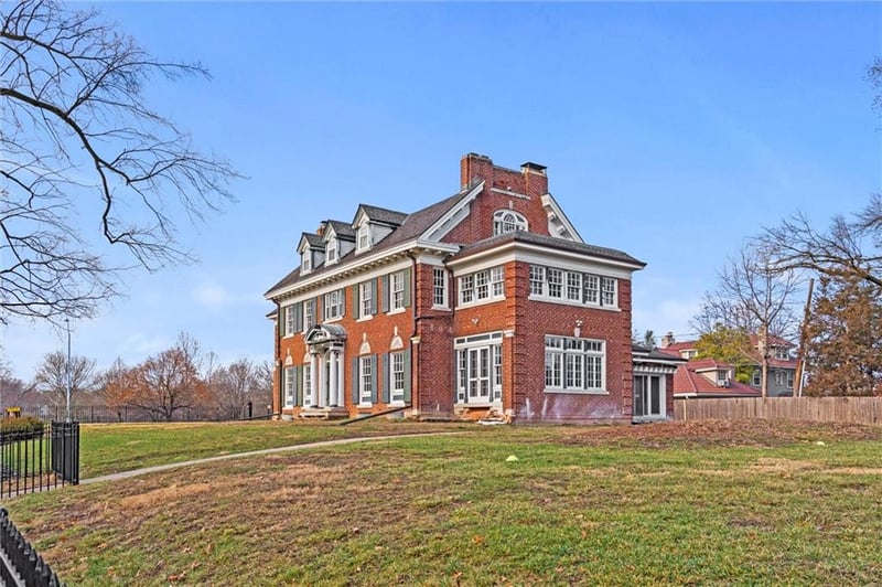236 W 54th St, Kansas City, MO 64112
