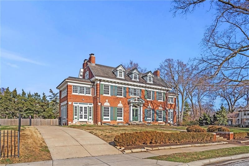 236 W 54th St, Kansas City, MO 64112