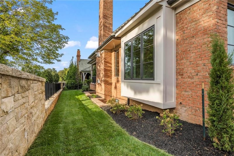 11412 Cambridge Rd, Leawood, KS 66211