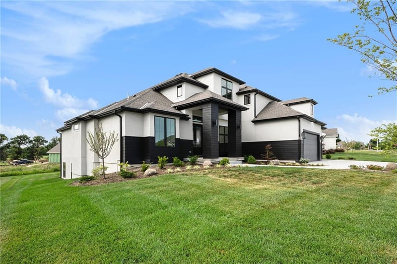 2821 NE 102nd St, Kansas City, MO 64155