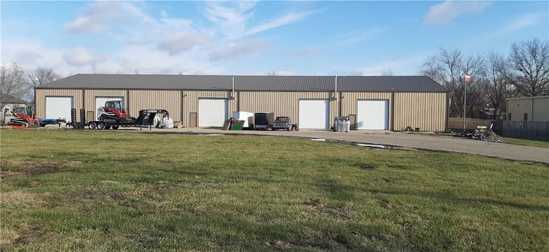 25605 Old Kc Rd, Paola, KS 66071