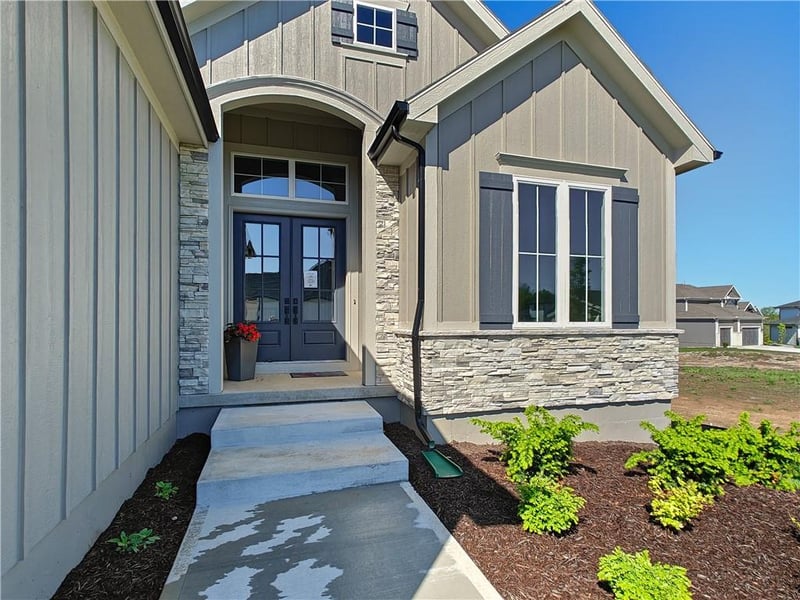 16724 Hayes St, Overland Park, KS 66085