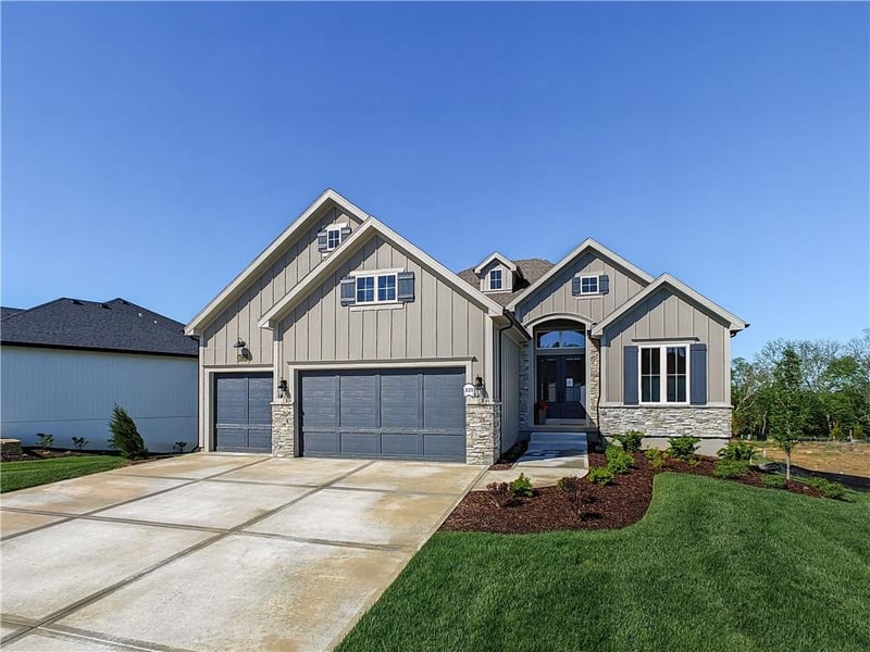 16724 Hayes St, Overland Park, KS 66085