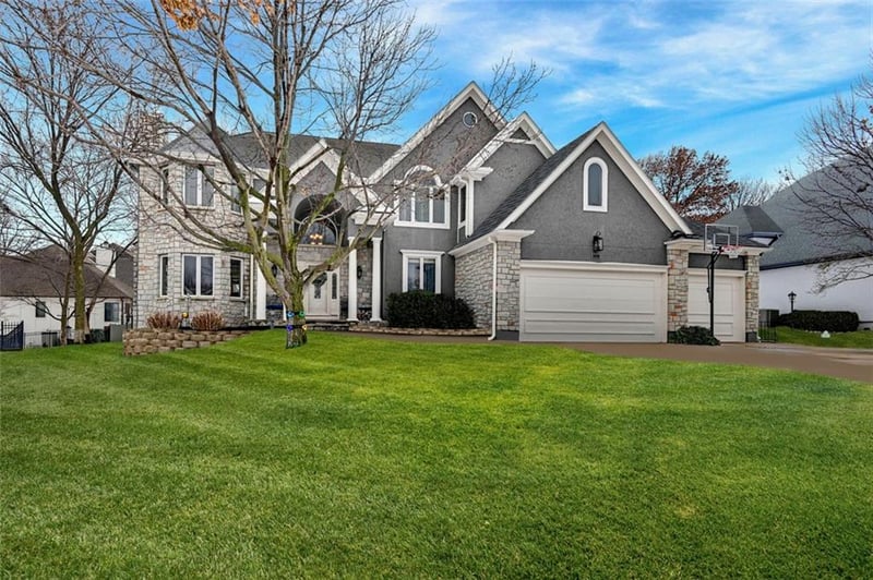 6513 W 106th St, Overland Park, KS 66212