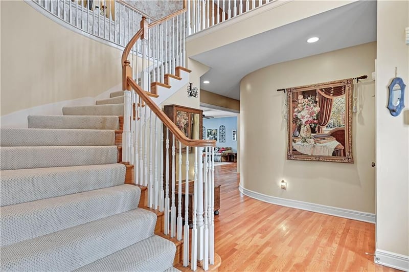 6513 W 106th St, Overland Park, KS 66212