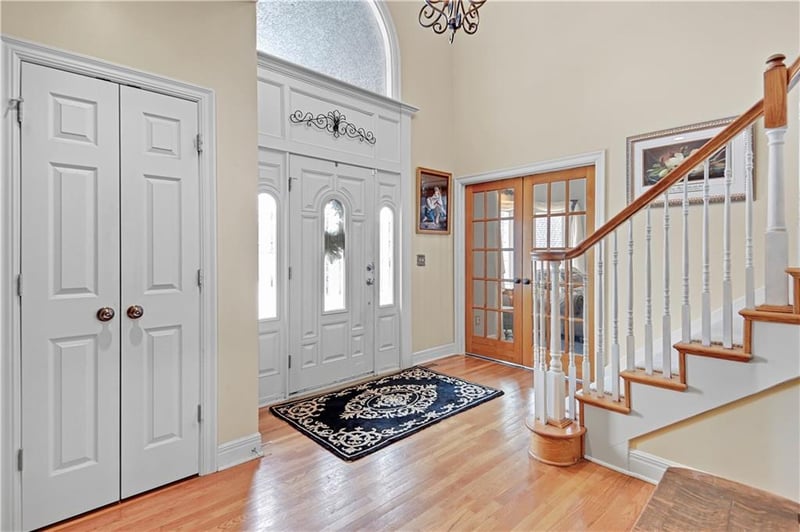 6513 W 106th St, Overland Park, KS 66212