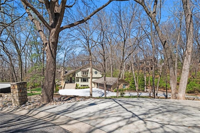 7 NW Briar Point Dr, Kansas City, MO 64116