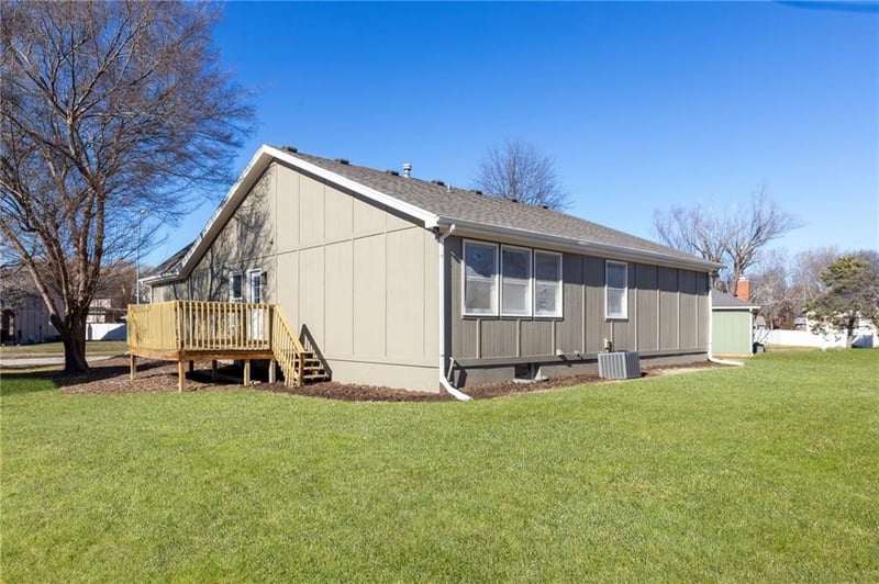2013 E 61st St, Kansas City, MO 64130