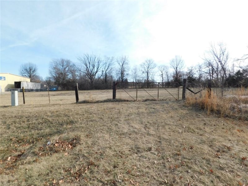 4070 Parkview Dr, Frontenac, KS 66763
