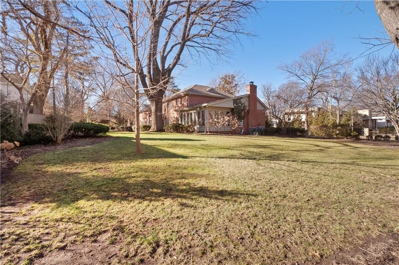 5310 Belleview Ave, Kansas City, MO 64112