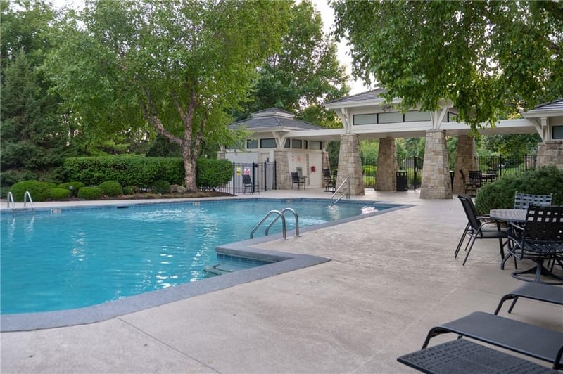 10511 W 140th Ter, Overland Park, KS 66221