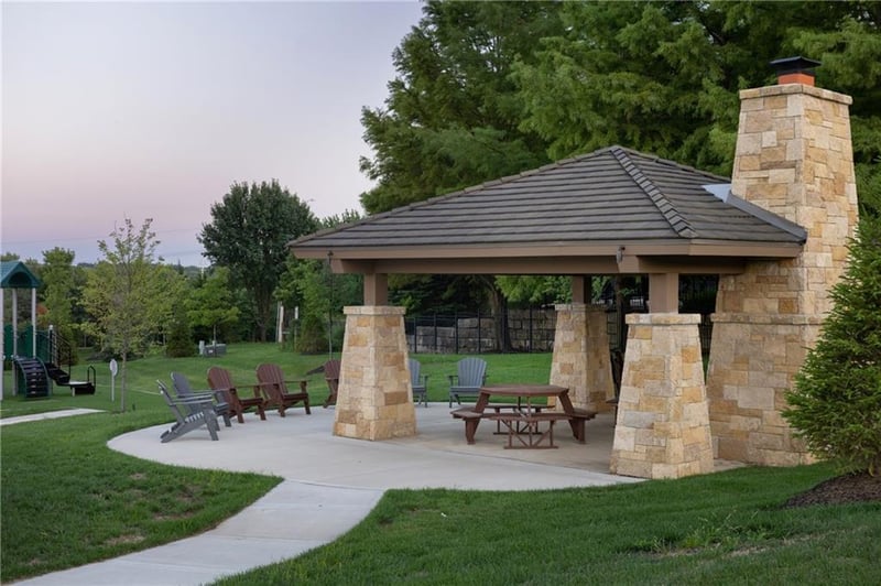 10511 W 140th Ter, Overland Park, KS 66221