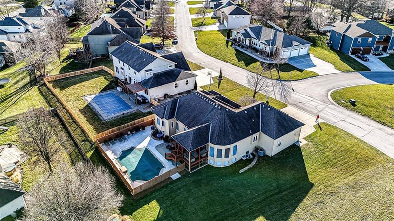 86 Paducah Ln, Lake Winnebago, MO 64034
