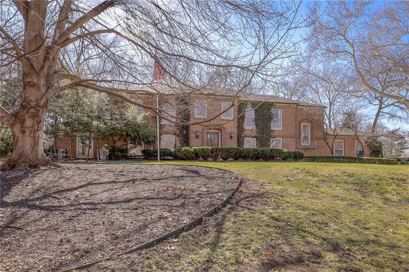 1045 W 54th St, Kansas City, MO 64112