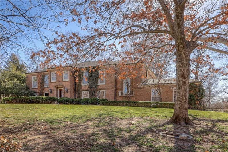 1045 W 54th St, Kansas City, MO 64112
