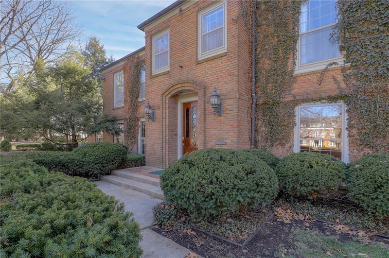 1045 W 54th St, Kansas City, MO 64112