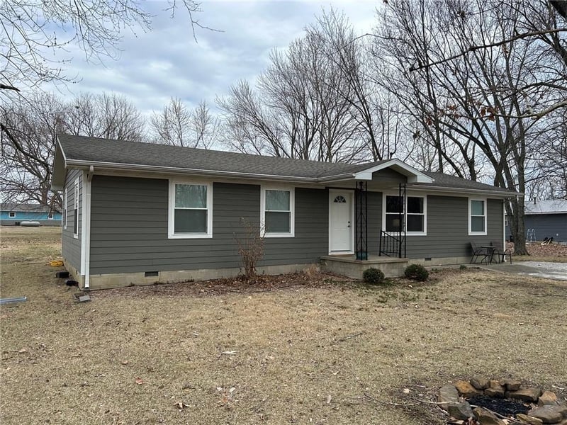 307 W Barrett Ave, Walker, MO 64790