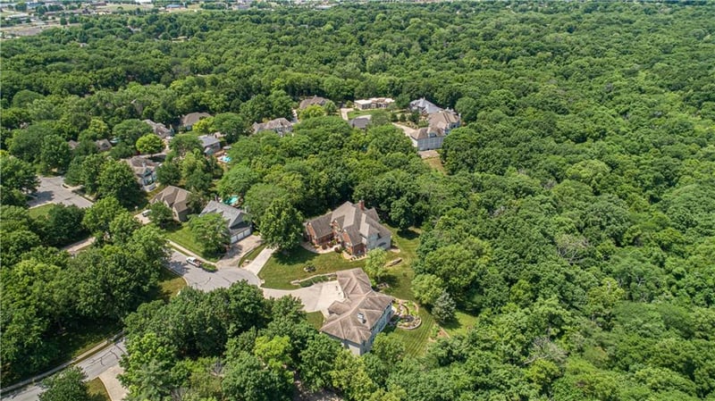 1301 NW Indian Ln, Blue Springs, MO 64015