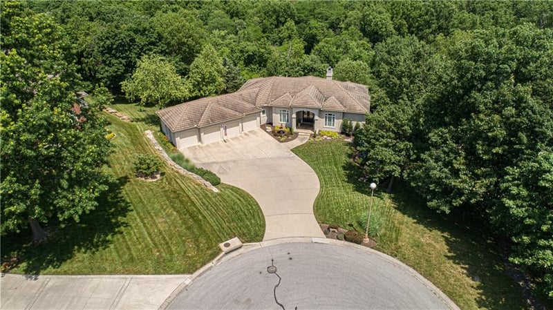 1301 NW Indian Ln, Blue Springs, MO 64015