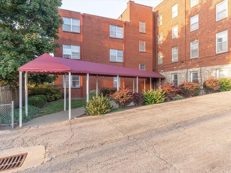 5708 King Hill Ave, St Joseph, MO 64504