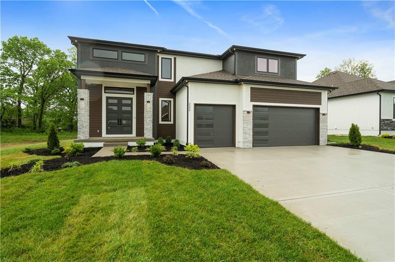2234 NW Killarney Ln, Lee's Summit, MO 64081