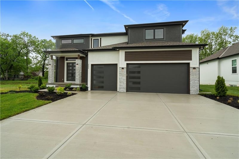 2234 NW Killarney Ln, Lee's Summit, MO 64081