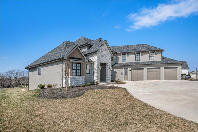 8542 N Booth Ave, Kansas City, MO 64157