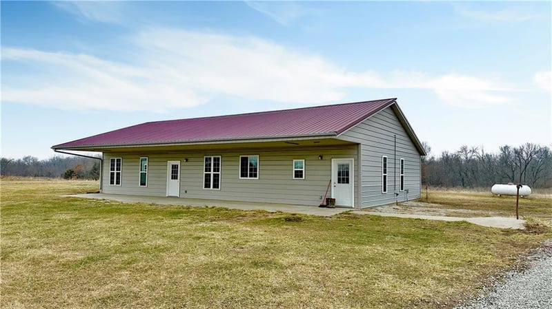 691 SW 56th St, Jamesport, MO 64648