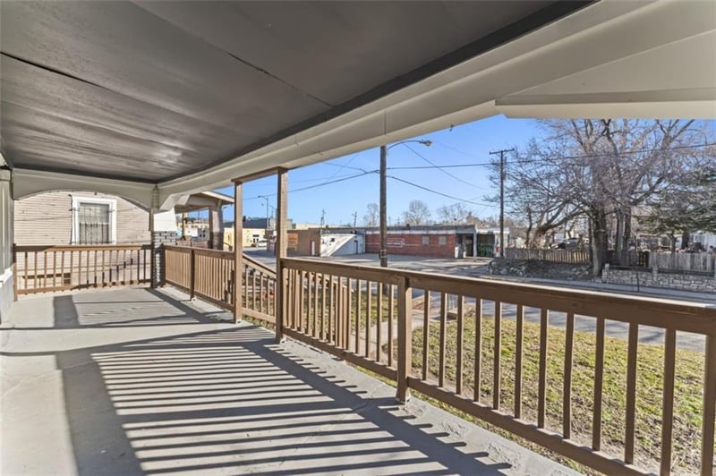 612 S 10th St, Kansas City, KS 66105