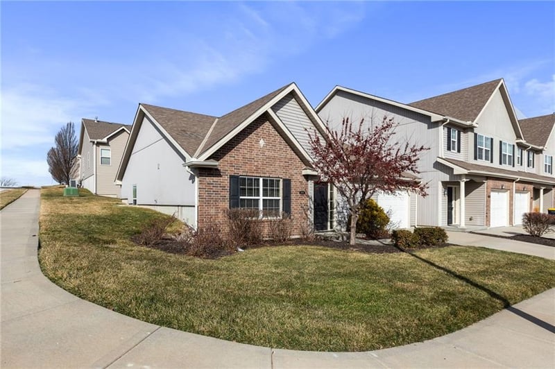 9400 N Adrian Ave, Kansas City, MO 64154