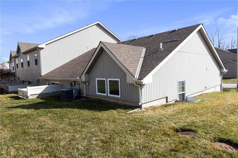9400 N Adrian Ave, Kansas City, MO 64154