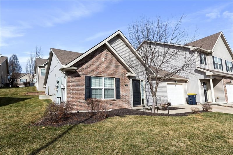 9420 Adrian Ave, Kansas City, MO 64154