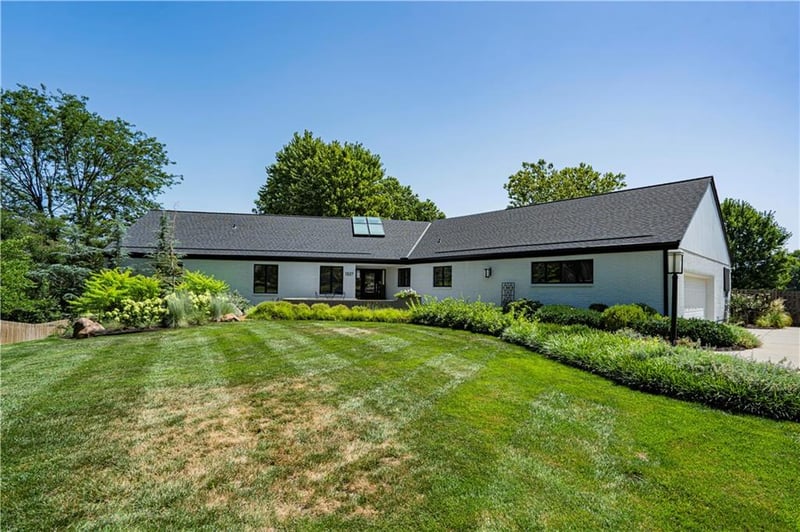 1327 NW Fairway Cir, Blue Springs, MO 64014