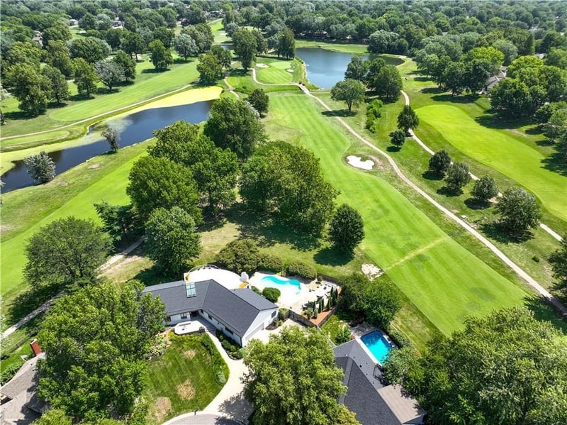 1327 NW Fairway Cir, Blue Springs, MO 64014