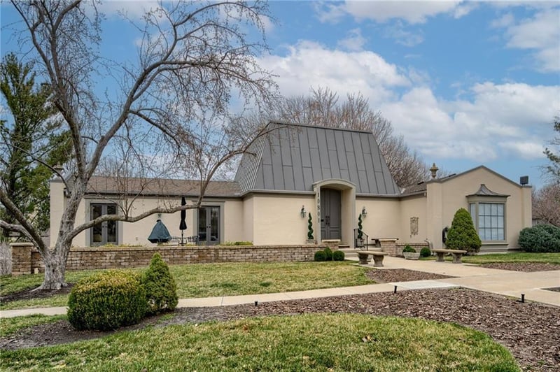 6708 W 109th St #F, Overland Park, KS 66211
