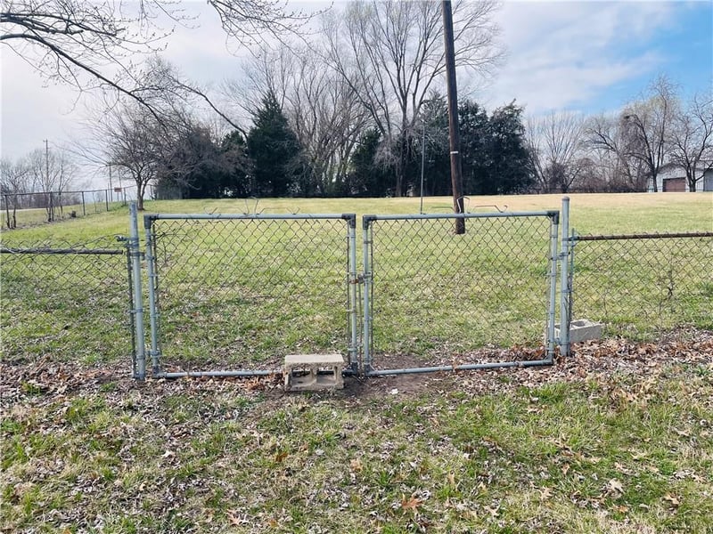 24417 139th St, Lansing, KS 66048