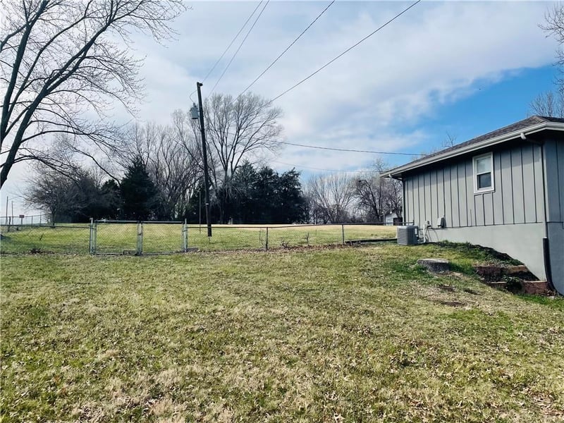 24417 139th St, Lansing, KS 66048