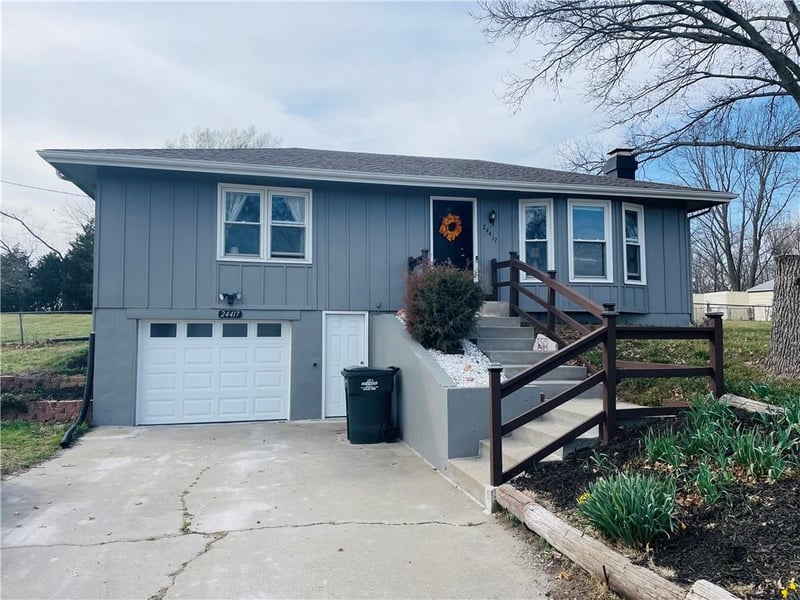 24417 139th St, Lansing, KS 66048