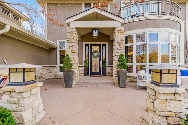 580 Lakeshore West Dr, Lake Quivira, KS 66217