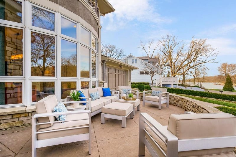 580 Lakeshore West Dr, Lake Quivira, KS 66217