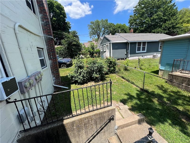 1208 W White Oak St, Independence, MO 64050