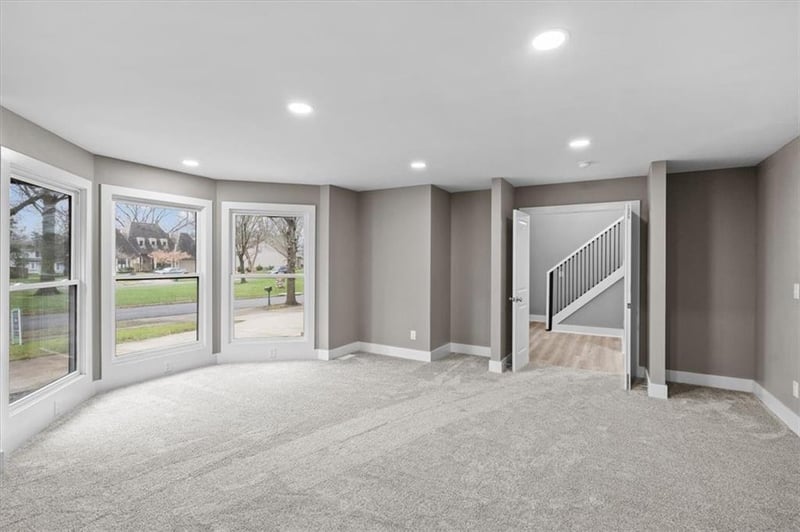 10075 Hemlock Dr, Overland Park, KS 66212
