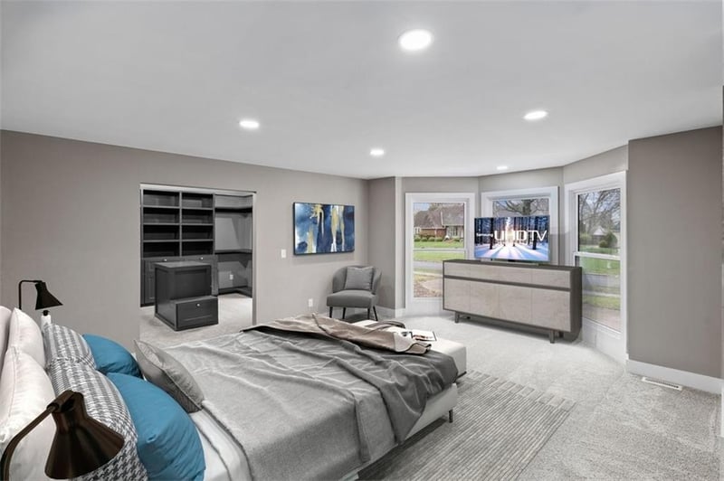 10075 Hemlock Dr, Overland Park, KS 66212