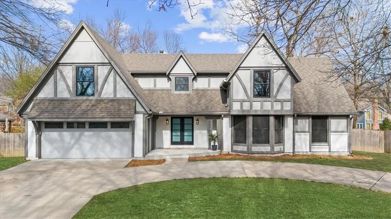 10075 Hemlock Dr, Overland Park, KS 66212