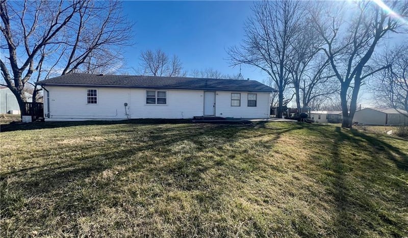 304 W 3rd St, Winston, MO 64689