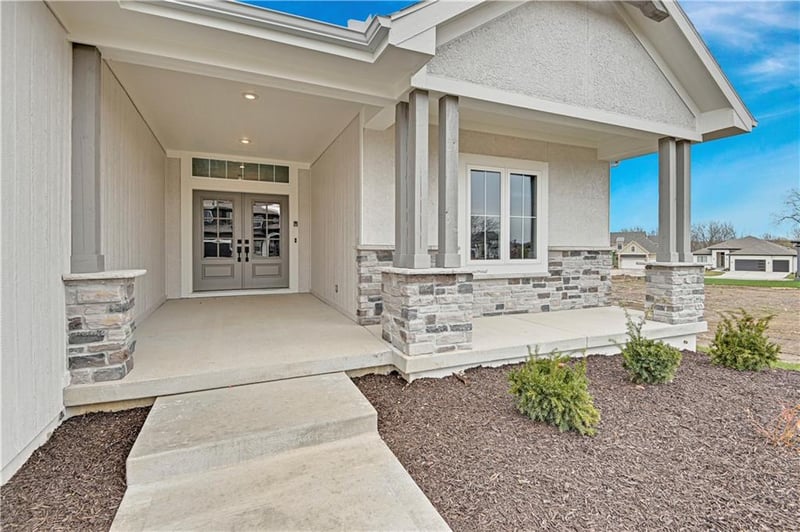 17421 Gillette St, Overland Park, KS 66221