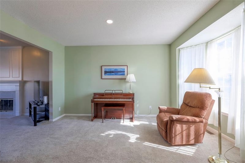 900 93rd Ct, Kansas City, MO 64155